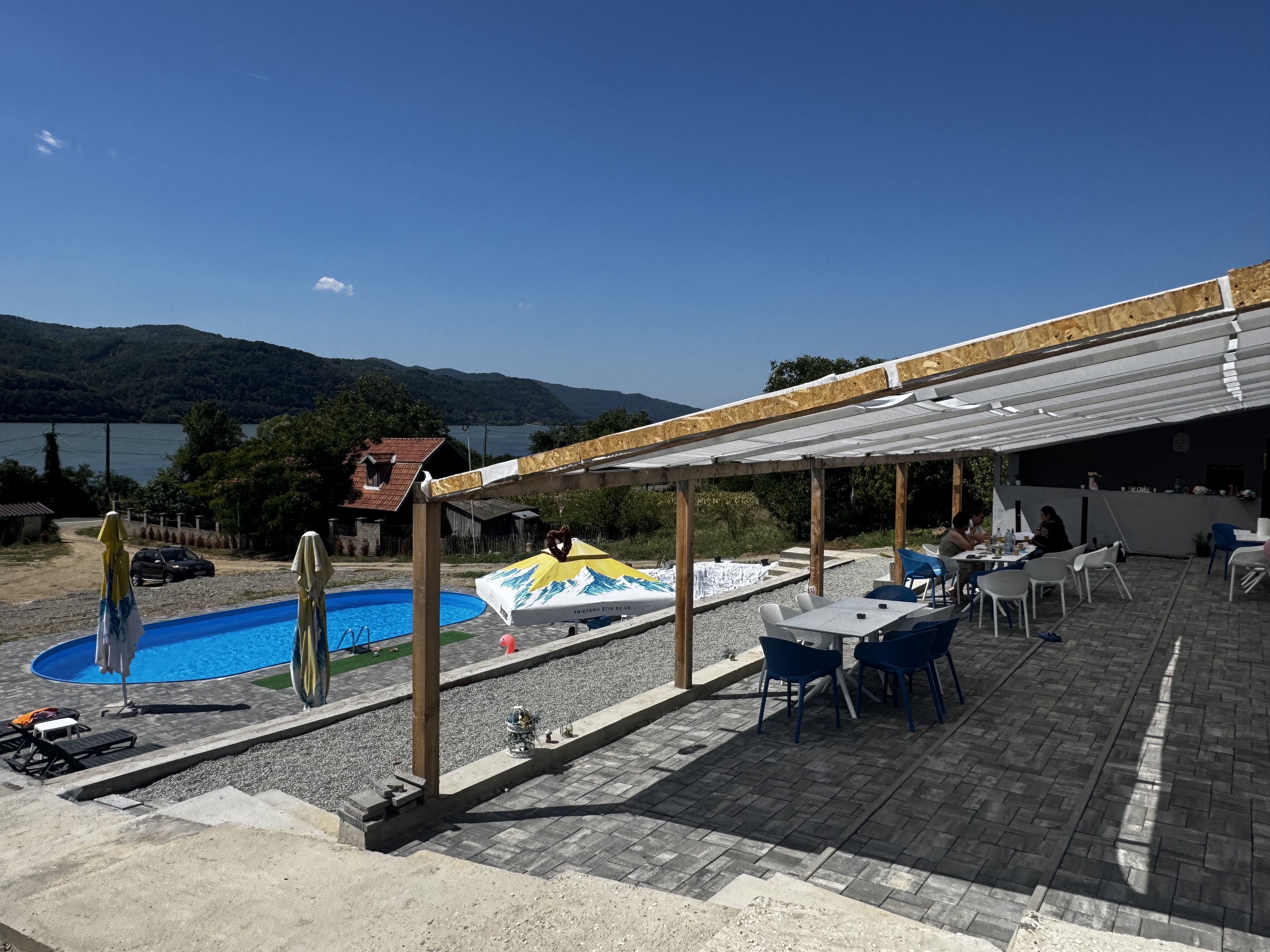 Terasa panoramica la Casa Amnisty cu vedere la Dunare